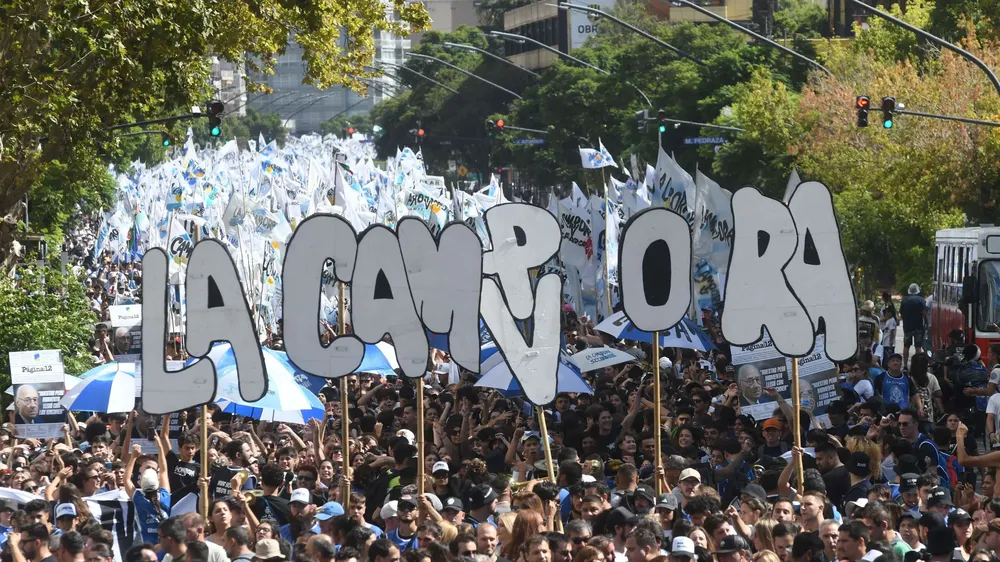 Lacampora
