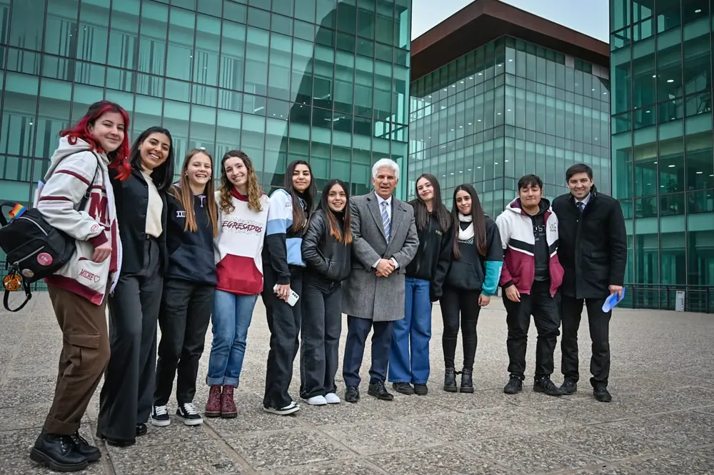 Poggi-Estudiantes
